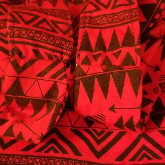 Red and Black Shirred Sleeveless Aztec Print Dress - Picture 5 of 5